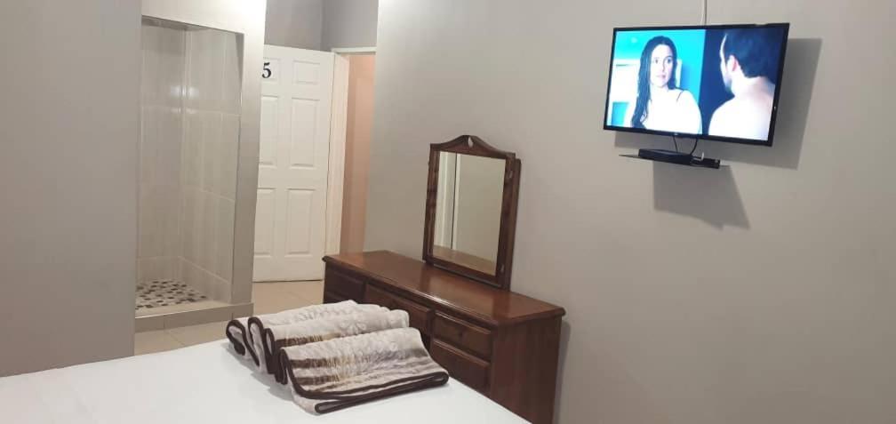 Bluff Hill The Graceland Guesthouse מראה חיצוני תמונה